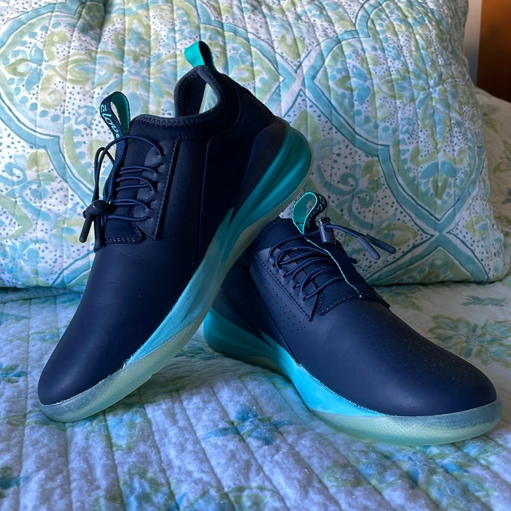 Clove Womens Classic Shoes